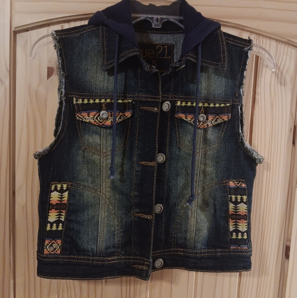 Rue21 Denim Vest with Hood and Tribal Accents Womens Size S